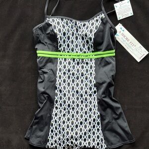 A SHORE FIT ! Size 8 Black and White Patterned Swimsuit with Green Accent